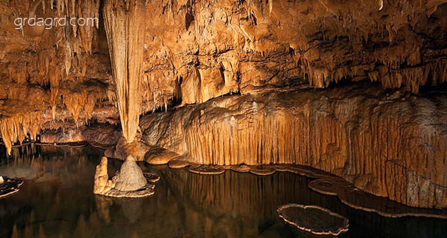نزدیک ترین جاذبه های غار شگفت یزدان کجاست؟
