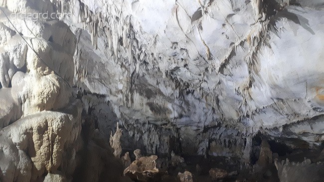 مکان های دیدنی نزدیکی غار شگفت یزدان را یاد بگیرید؛ آیا می دانید بهترین زمان برای سفر به این غار و جاذبه های اطراف آن چه موقع است؟